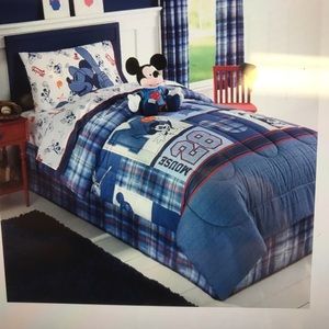 2 Disney Mickey Mouse Reversible comforters